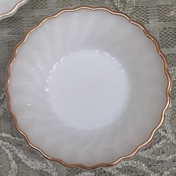 4-pc.Fire King Suburbia Anchor Hocking 4 3/4" milk glass berry bowls - Picture 7 of 9